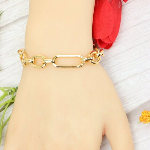 "Trendy Handmade Bracelet – A Thoughtful Gift for Girls & Women | UNVRC1638 - Picture 9 of 10